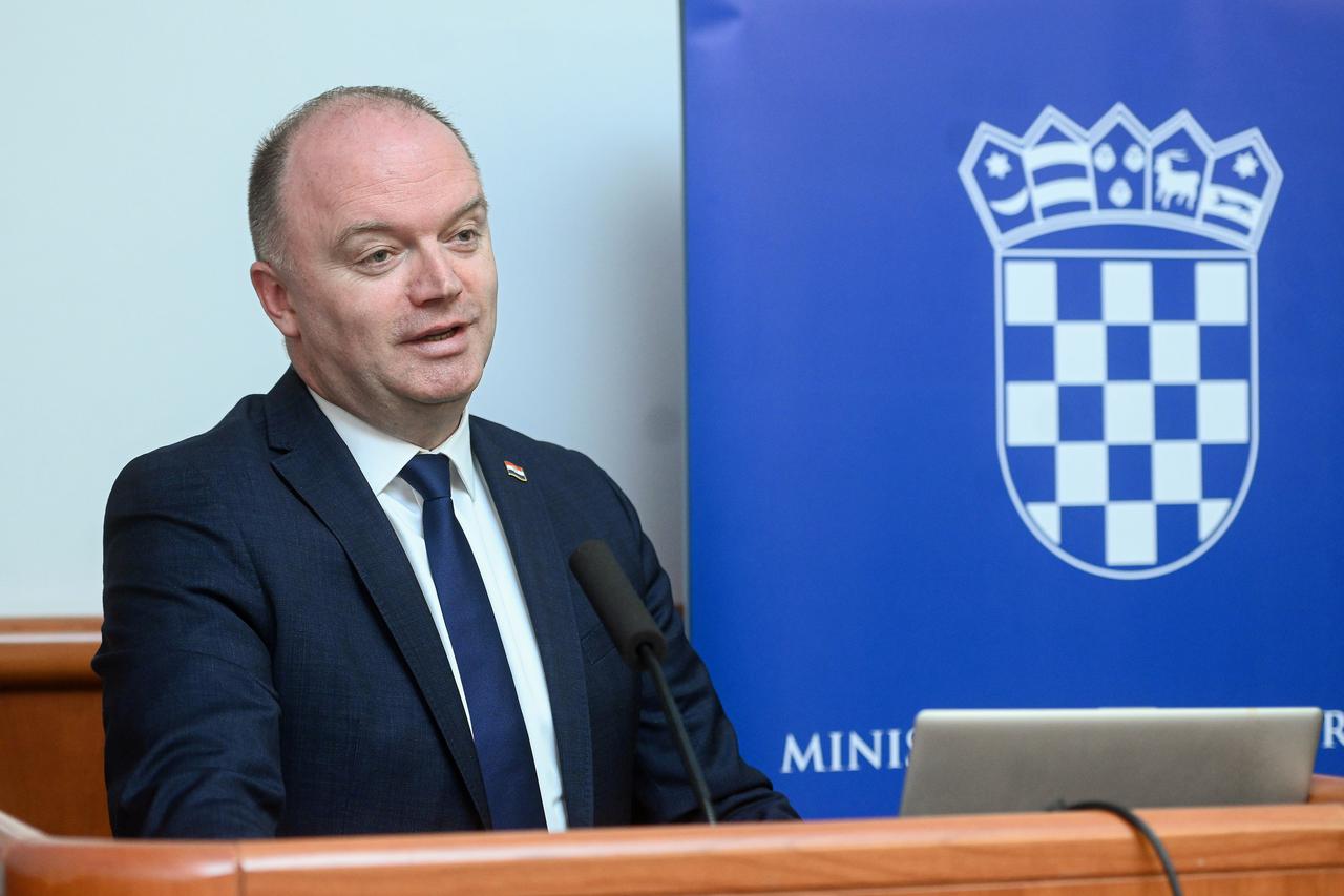 Split: Ministar demografije i useljeništva Ivan Šipić uručio ugovore o dodjeli bespovratnih sredstava 