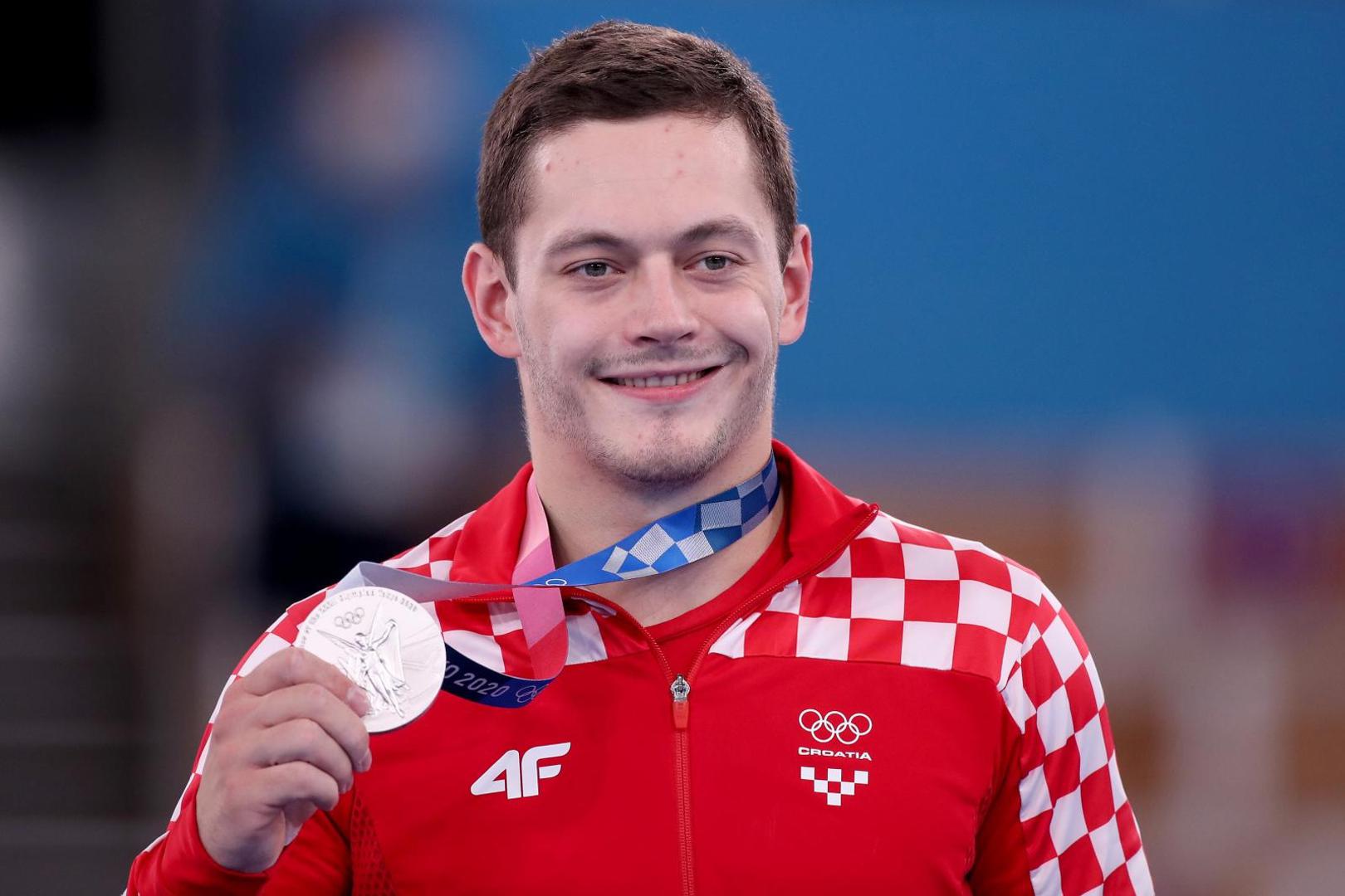 Hrvatski gimnastičar Tin Srbić u finalu preče na Olimpijskim igrama.
