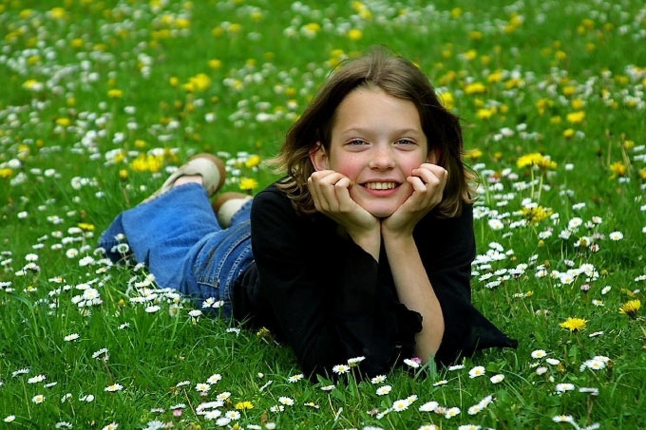 'dijete djeca alergije izlet priroda livada biljke cvijece proljece'