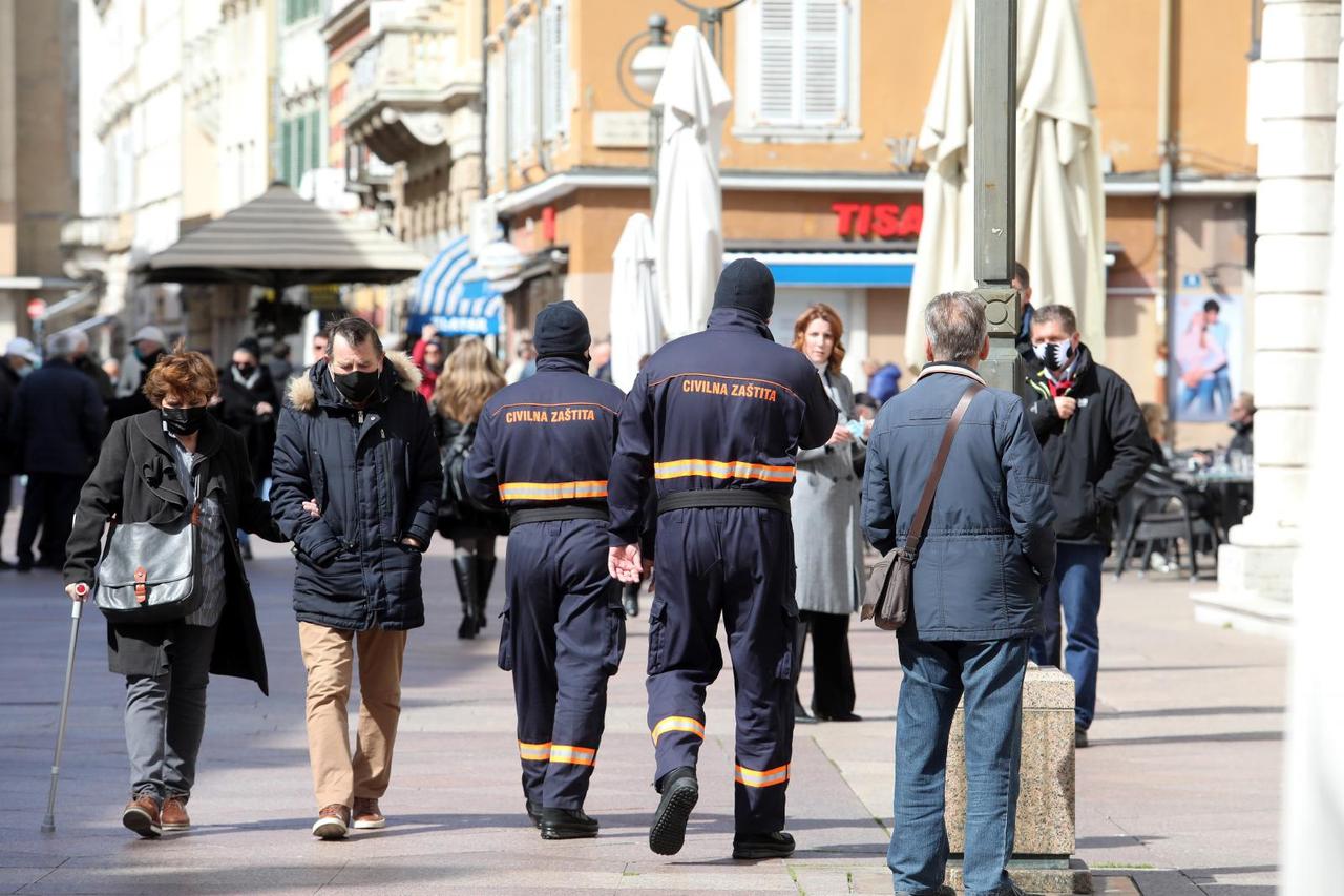 Rijeka: Pripadnici Civilne zaštite u patroli centrom grada