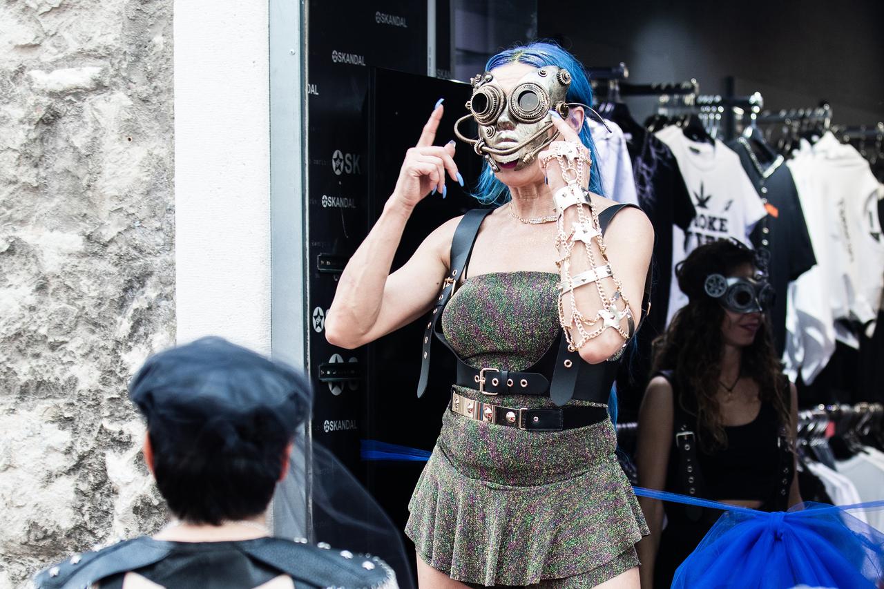 Otvorenje Skandal trgovine Olje Einfalt u društvu zvijezda Ljubav je na selu