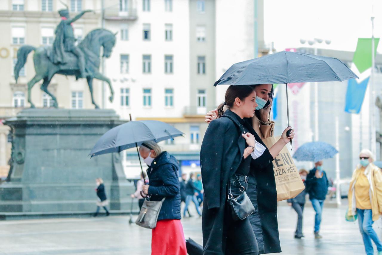 Zagreb: Stiglo je očekivano pogoršanje vremena s kišom i nižim temperaturama