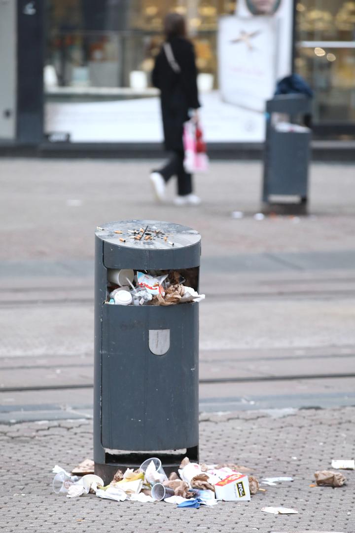 25.01.2023., Zagreb - Treci dan strajka radnika Cistoce Zagreb se pretvorio u vrecograd i sve je veca kolicina neodvezenog otpada koja se skuplja na ulicama. Gradjani glavnog grada pitaju se hoce li se gradonacelnik Tomasevic, koji je prvi dio tjedna proveo na sluzbenom putu u Ateni na sastanku gradonacelnika jugoistocne Europe, ukljuciti u rjesavanje problema koji su nastali zanemarivanjem problema u Cistoci i moze li on uopce nesto napraviti. Photo: Patrik Macek/PIXSELL