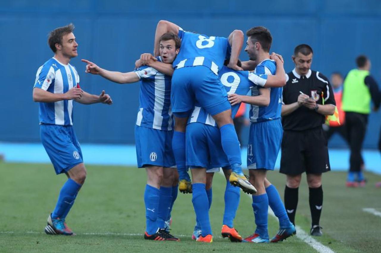 Lokomotiva - Cibalia, portal (1)