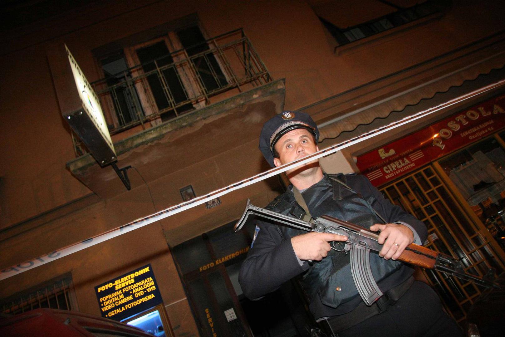 Također, izrečena mu je mjera obveznog liječenja od alkohola u trajanju od pet godina.