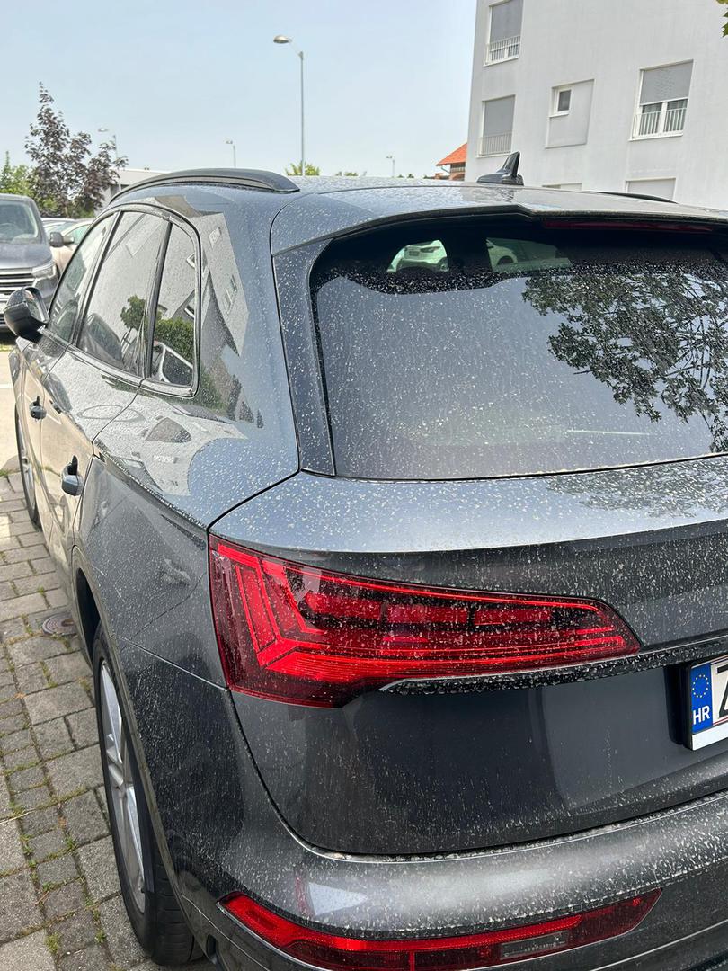 – Jučer sam detaljno oprao automobil, a kada sam se probudio ostao sam šokiran prizorom. Idem u Slavoniju na svadbu pa moram putem negdje opet oprati auto– ispričao nam je čitatelj iz Novog Zagreba.