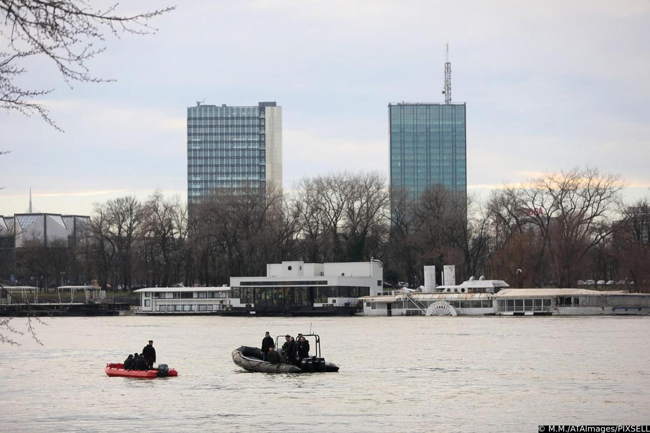 Beograd: Ministar unutarnjih poslova Srbije Aleksandar Vulin s riječnom policijom sudjeluje u potrazi za nestalim Splićaninom