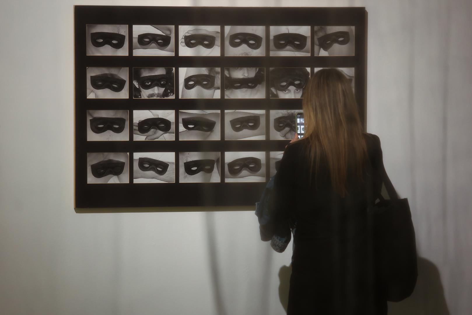 Izložba je podijeljena na tri programska i tematska segmenta: Bezdan nesvjesnog, Nismo gospodari u vlastitoj kući i Želja je želja drugog - drama identiteta