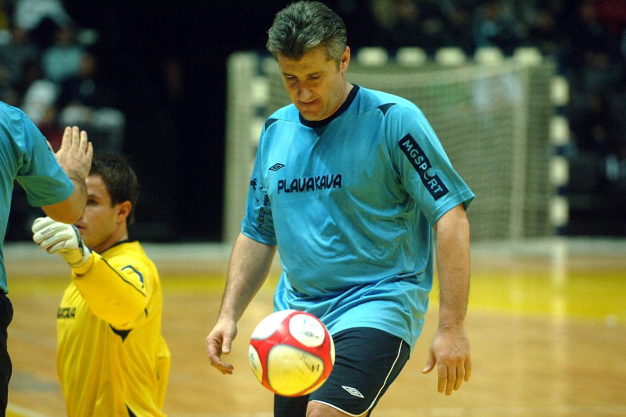 'pixsell - 27.12.2009. ,Split ,Hrvatska tradocionalni turnir cetiri kafica u splitskoj spaladium areni ,prva utakmica polufinala izmedju plave kave i tropico ,na slici davor suker Photo: Leonard Nince