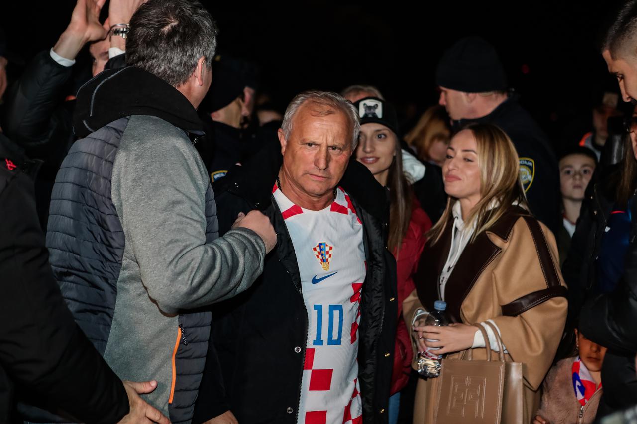 Zadar: Tata Luke Modrića dočekao s navijačima Dominika Livakovića i Martina Erlića