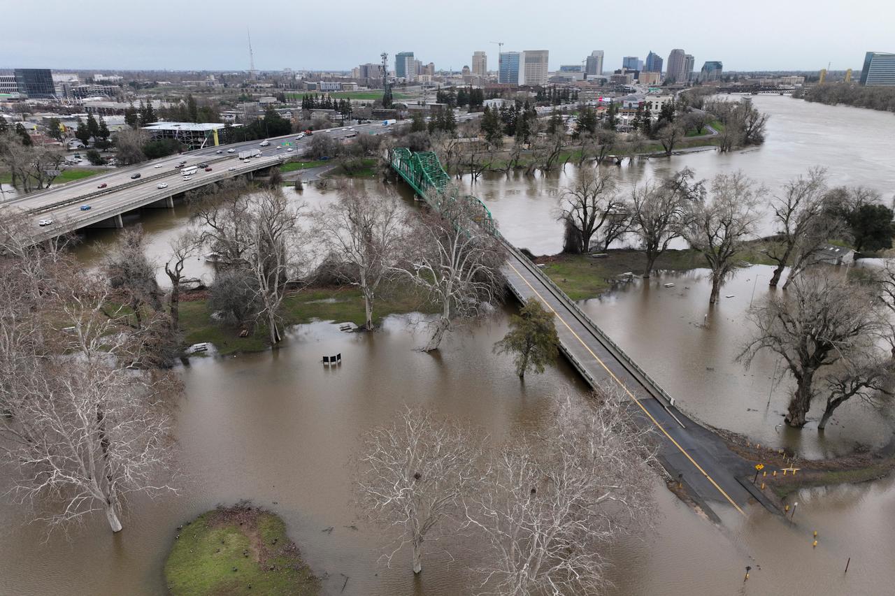 Rainstorms cause flooding in Sacramento