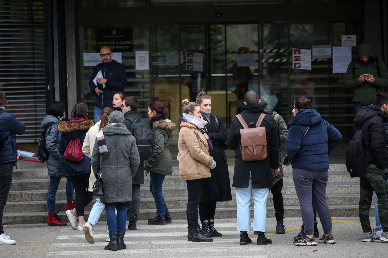 Prosvjed studenata Filozofskog fakulteta u Zagrebu zbog uvođenja covid potvrda