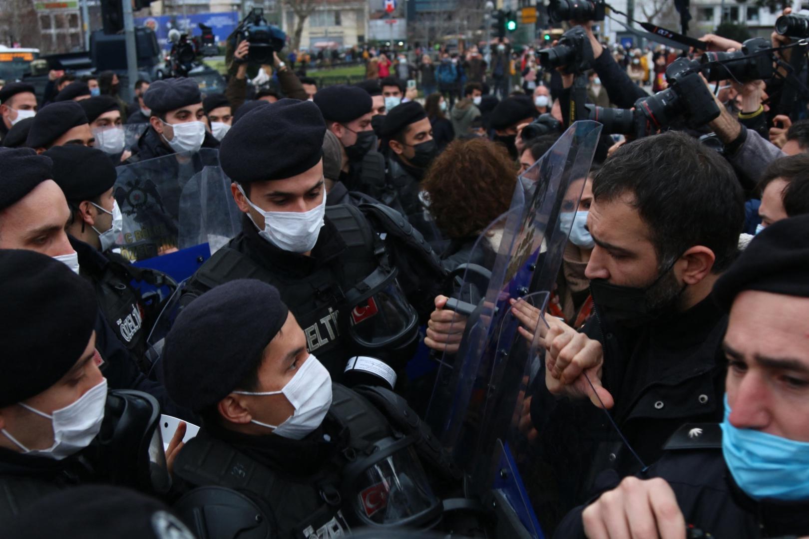Riot Police Break Up Student Protest - Istanbul Thousands of riot police used rubber bullets, tear gas and batons on Tuesday to break up the latest in a series of demonstrations by students in Istanbul’s Kadikoy district, causing injuries to dozens of protesters. Over the past month students and academics at Bogazici University have been protesting against the appointment of a new rector, Melih Bulu, who was given the post on January 1 by President Recep Tayyip Erdogan. Istanbul, Turkey, February 2, 2021. Photo by Depo Photos/ABACAPRESS.COM Depo Photos/ABACA /PIXSELL