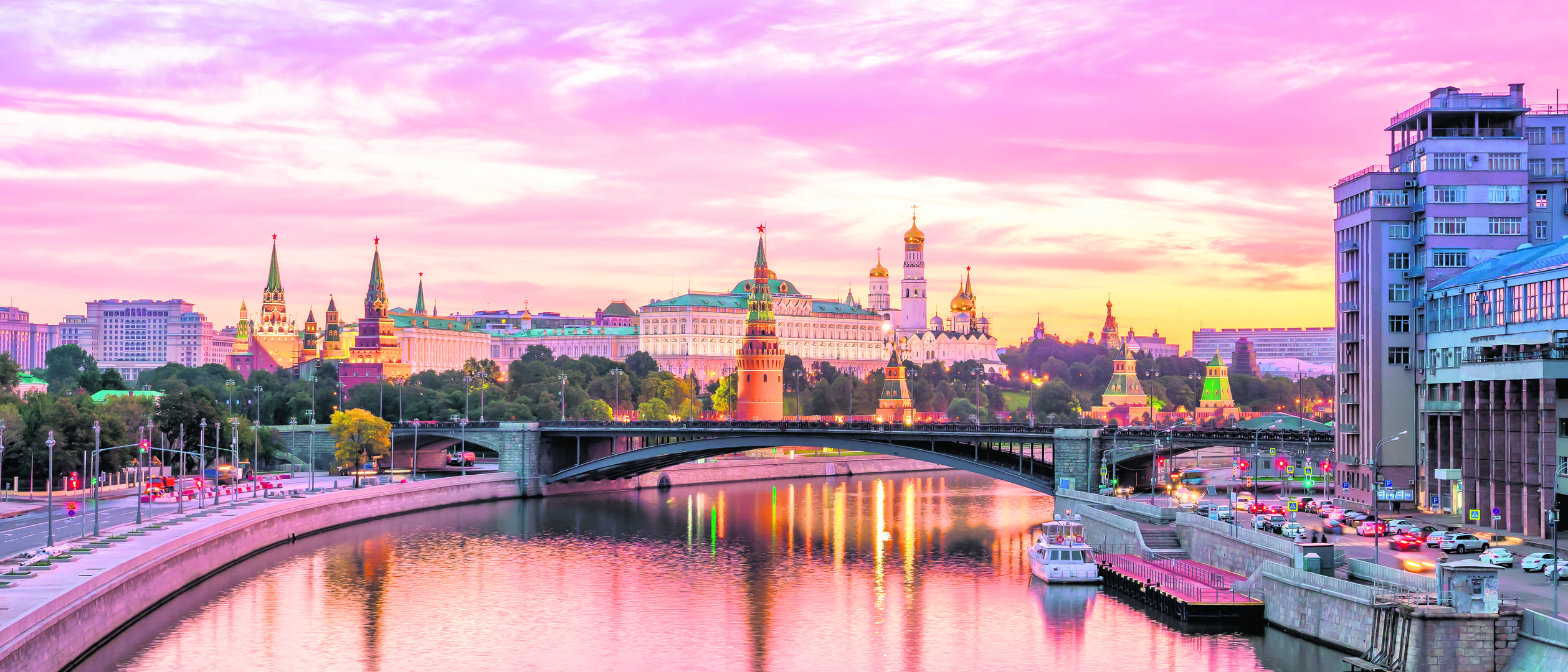 NOVO RUHO Rusija nije štedjela novca za potpuno natkrivene ultramoderne arene. Na 12 stadiona potrošili su više od 4,8 milijardi eura. Prvenstvo u Rusiji tako je postalo najskuplji sportski događaj koji je ikad organiziran  