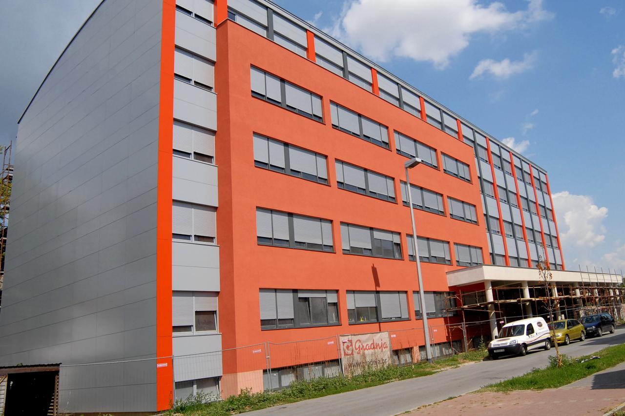 poliklinika slavonski brod