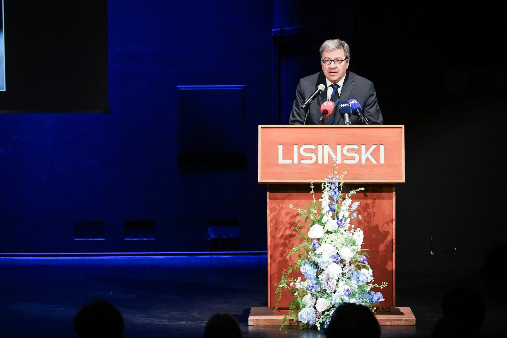 “Zagorci bi rekli ‘fala kaj si bio znami’. Ja ću samo reći hvala na svemu što si učinio za VERN”, poručio je Mornar.

