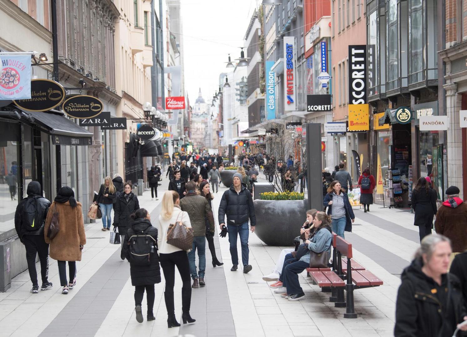 Sergel's Square with less pedestrian traffic than usual as a result of the coronavirus disease (COVID-19) outbreak is seen in Stockholm Sergel's Square with less pedestrian traffic than usual as a result of the coronavirus disease (COVID-19) outbreak is seen in Stockholm, Sweden April 1, 2020. TT News Agency/Fredrik Sandberg via REUTERS      ATTENTION EDITORS - THIS IMAGE WAS PROVIDED BY A THIRD PARTY. SWEDEN OUT. NO COMMERCIAL OR EDITORIAL SALES IN SWEDEN. TT NEWS AGENCY