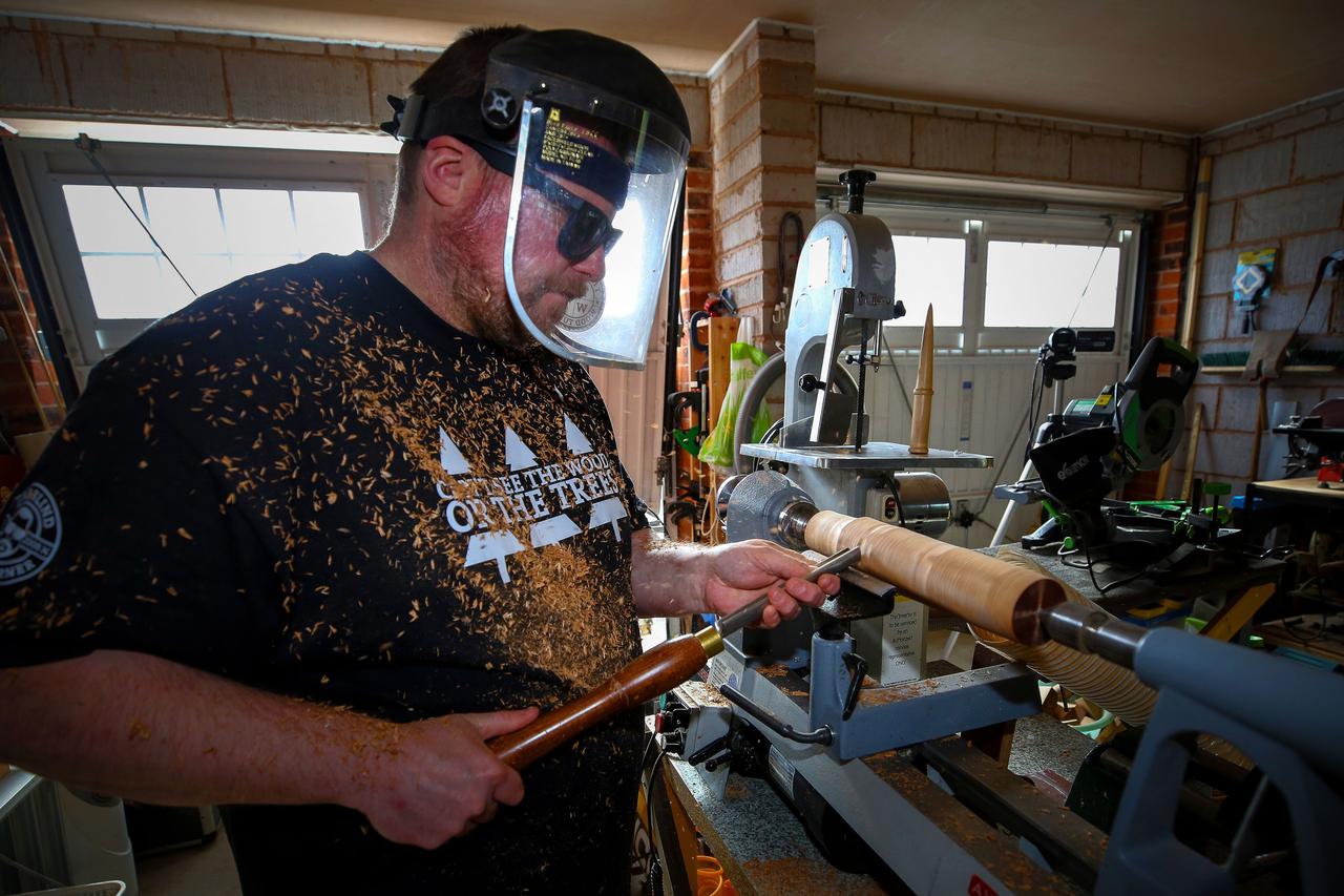 Slijepi drvodjelac Chris Fisher postao YouTube zvijezda