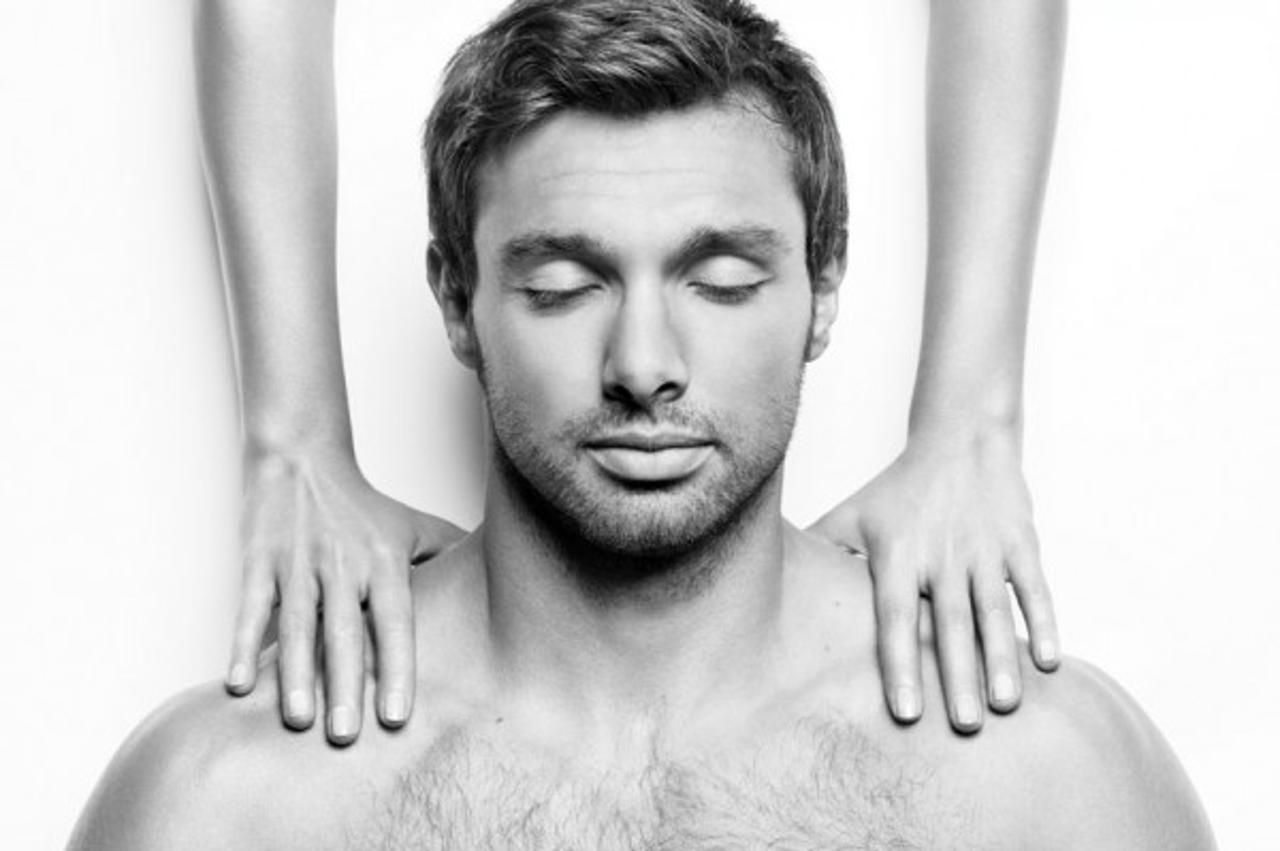 Muškarci na beuty tretmanima