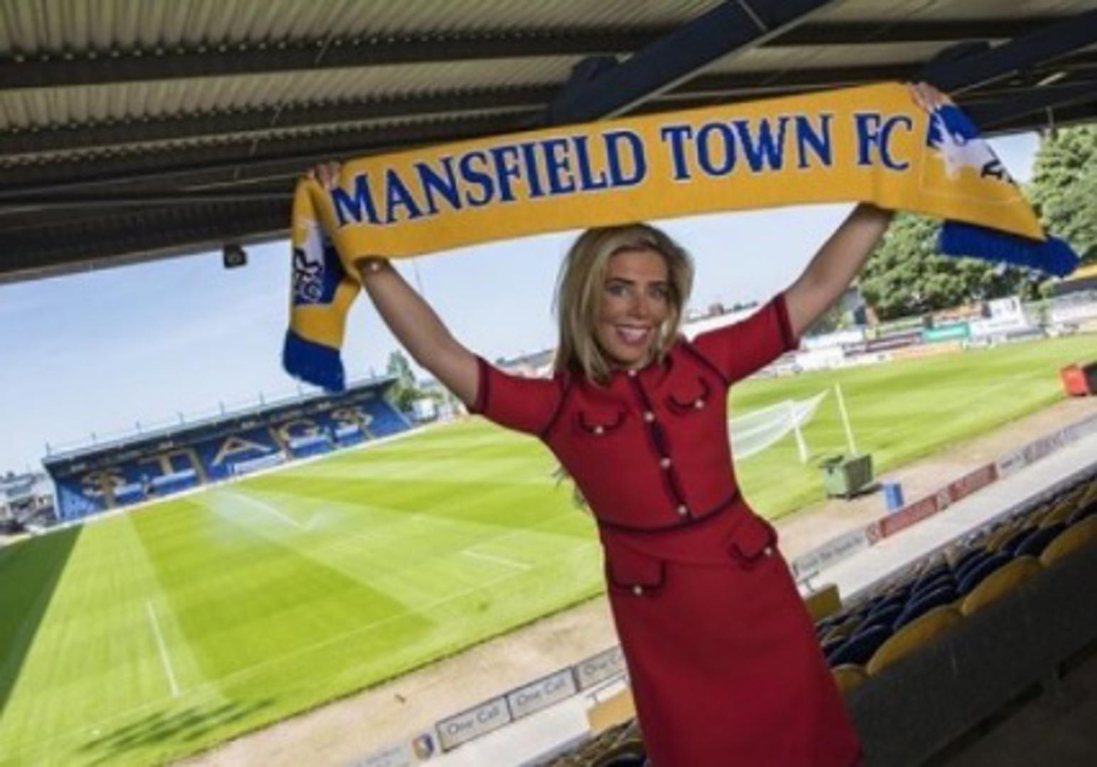 Mansfield Townu se natječe u četvrtoj engleskoj ligi i može se pohvaliti kako na čelu kluba ima lijepu direktoricu Carolyn Radford