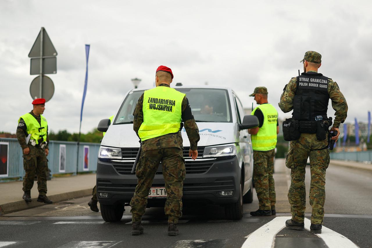 Poland to start controls on borders with Germany, Lithuania over migration near Frankfurt Oder, in Slubice