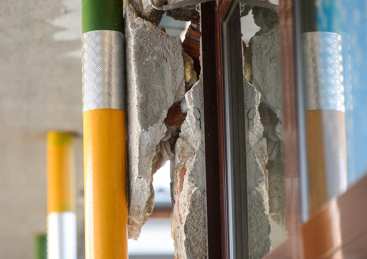 06.05.2020., Zagreb - Roditelji djece iz OS Bukovac napravili su peticiju koja je prikupila 2700 potpisa u samo nekoliko dana. Skola je jako ostecena u potresu i djeca na jesen nece imati gdje na nastavu. Umjesto da se steta sanira i skola zakrpa, traze da se zgrada srusi i digne nova po projektu kojeg vec imaju. Photo: Marko Prpic/PIXSELL