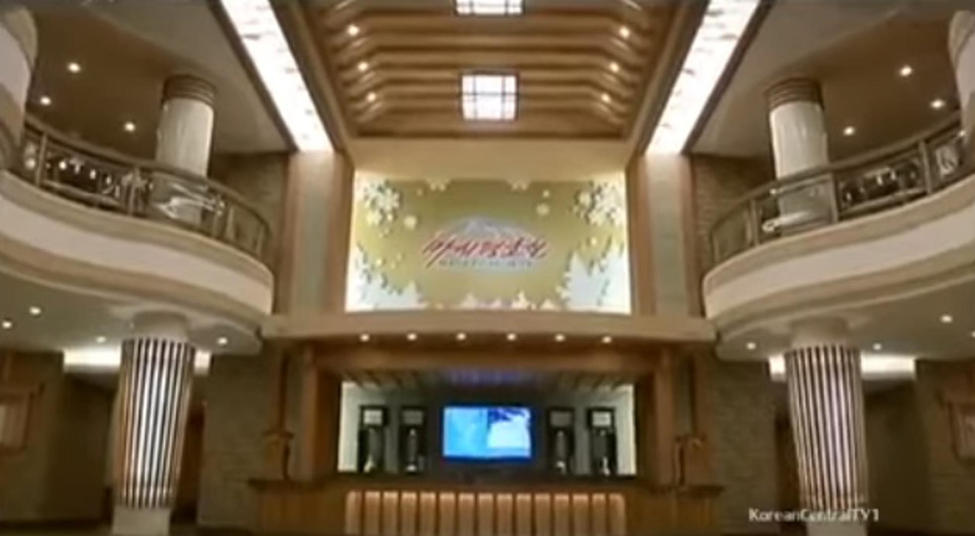 Kim je predstavio svoju viziju da od istočne pokrajine Kangwon razvije međunarodnu turističku zonu koja bi se protezala od Wonsana do planine Kumgang na istočnoj obali s namjerom da zaradi. Stranci i gornji sloj Sjevernokoreanaca koji žive u Pjongjangu najčešća su klijentela skijališta koje je otvoreno do sredine travnja