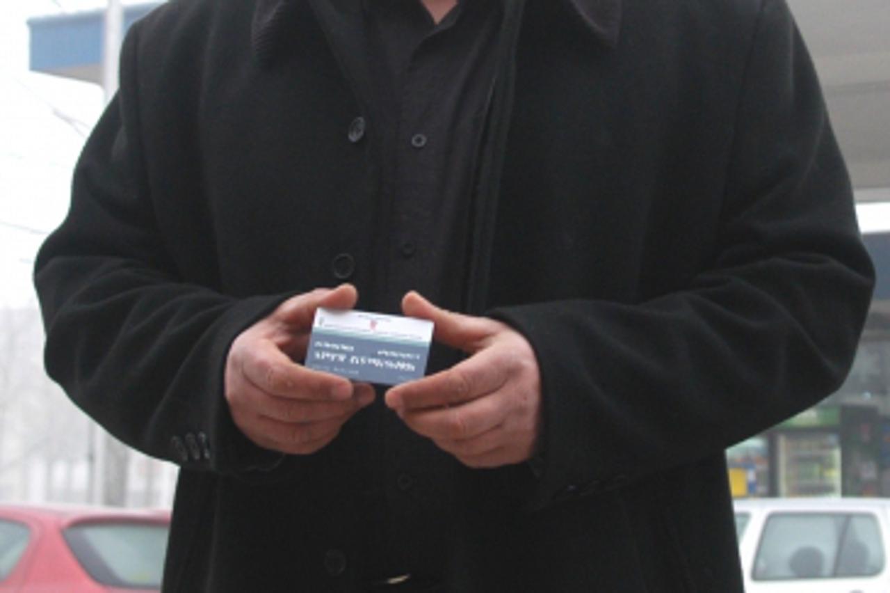'31.12.2010., Bjelovar -  Mato Mlinaric, predsjednik Udruge nezavisnih hrvatskih seljaka, proziva Vladu RH za sramotan potez oko odluke o ukidanju kartica za plavi diesel, te trazi ponistenje te odluk