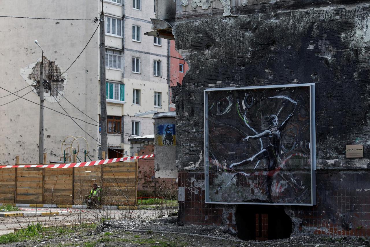 Demolition of heavily damaged residential building in Irpin
