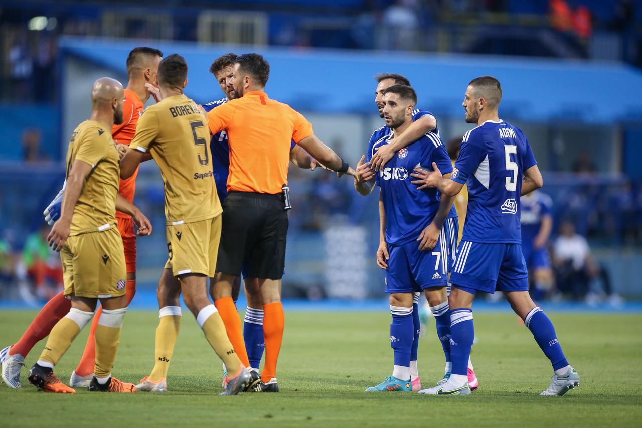 Dinamo i Hajduk u utakmici Superkupa na stadionu u Maksimiru
