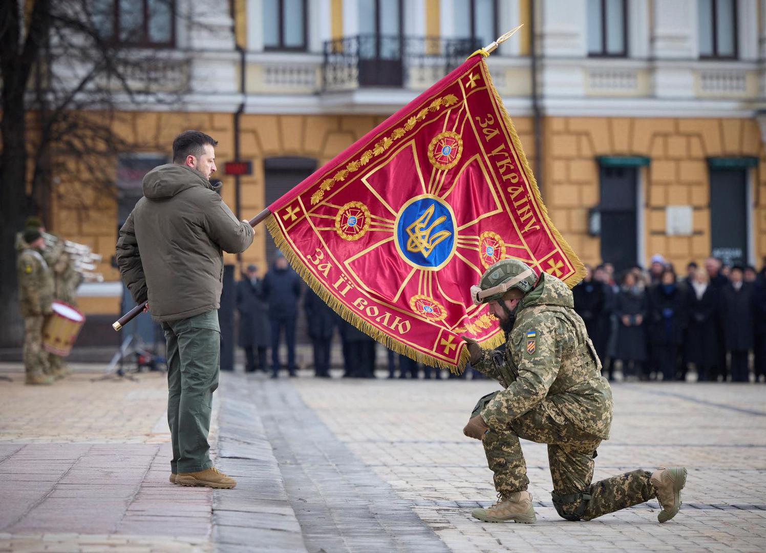 Ukraine's President Volodymyr Zelenskiy handovers a flag to a serviceman during a ceremony dedicated to the first anniversary of the Russian invasion of Ukraine, amid Russia's attack on Ukraine, in Kyiv, Ukraine February 24, 2023. Ukrainian Presidential Press Service/Handout via REUTERS ATTENTION EDITORS - THIS IMAGE HAS BEEN SUPPLIED BY A THIRD PARTY. THIS PICTURE WAS PROCESSED BY REUTERS TO ENHANCE QUALITY. AN UNPROCESSED VERSION HAS BEEN PROVIDED SEPARATELY. Photo: Ukrainian Presidential Press Ser/REUTERS