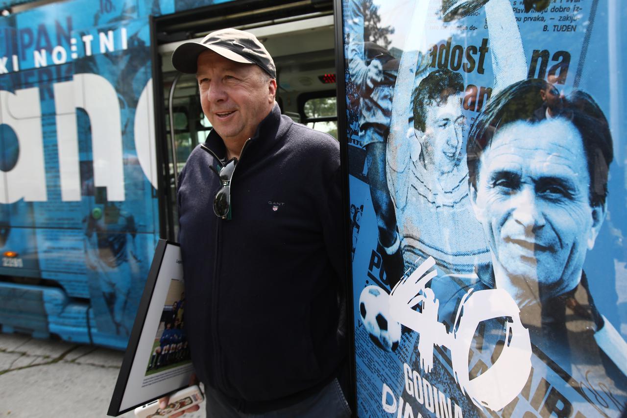 Zagreb: Okupljanje generacije 1982. u čiju je čast Večernji opet izdao 'Plavu devetku'