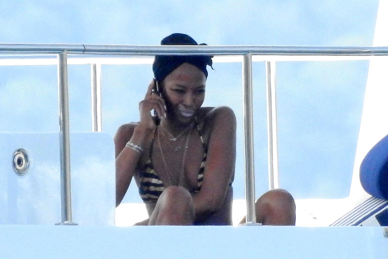 Naomi Campbell u društvu prijatelja plovi Jadranom