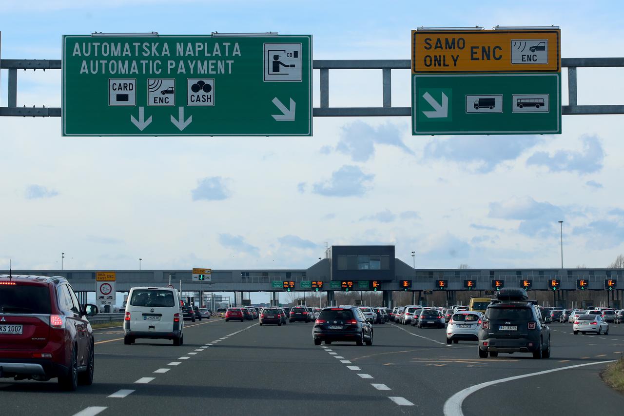 Zagreb: Prometna gužva na naplatnim postajama Ivanja Reka