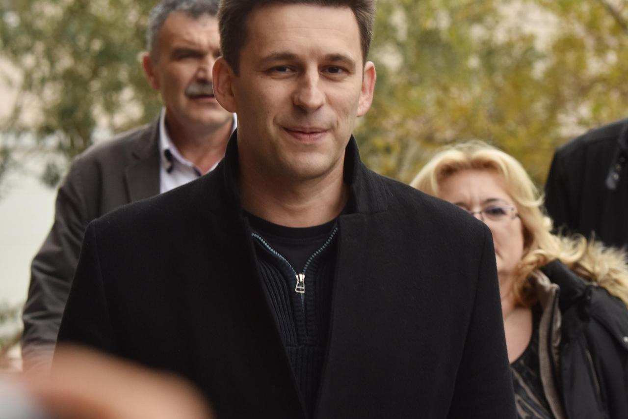 Božo Petrov