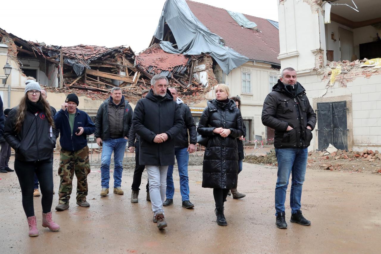 Miroslav Škoro obišao potresom razrušenu Petrinju