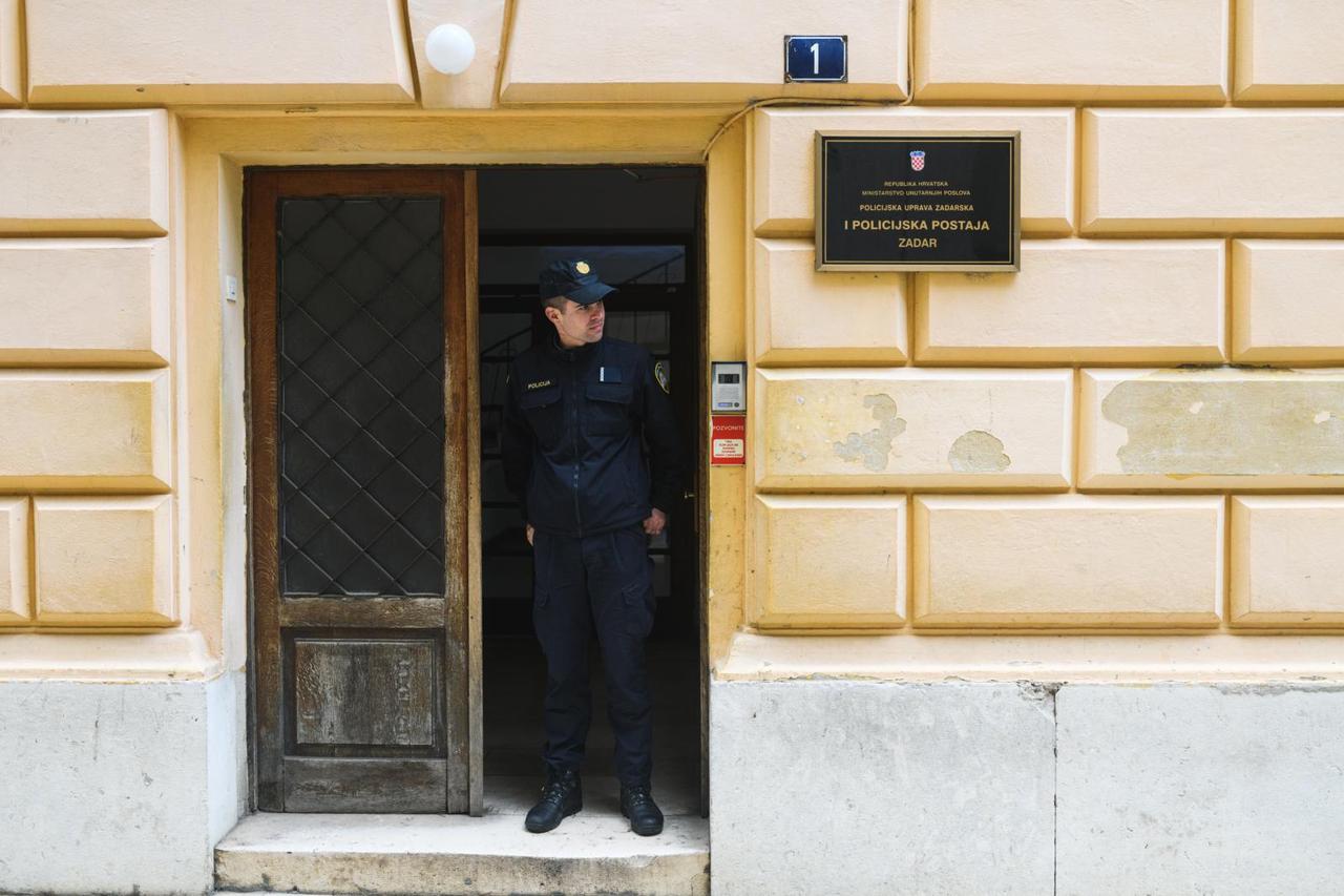 Zadar: Privođenje osumnjičenog za krijumčarenje oružja