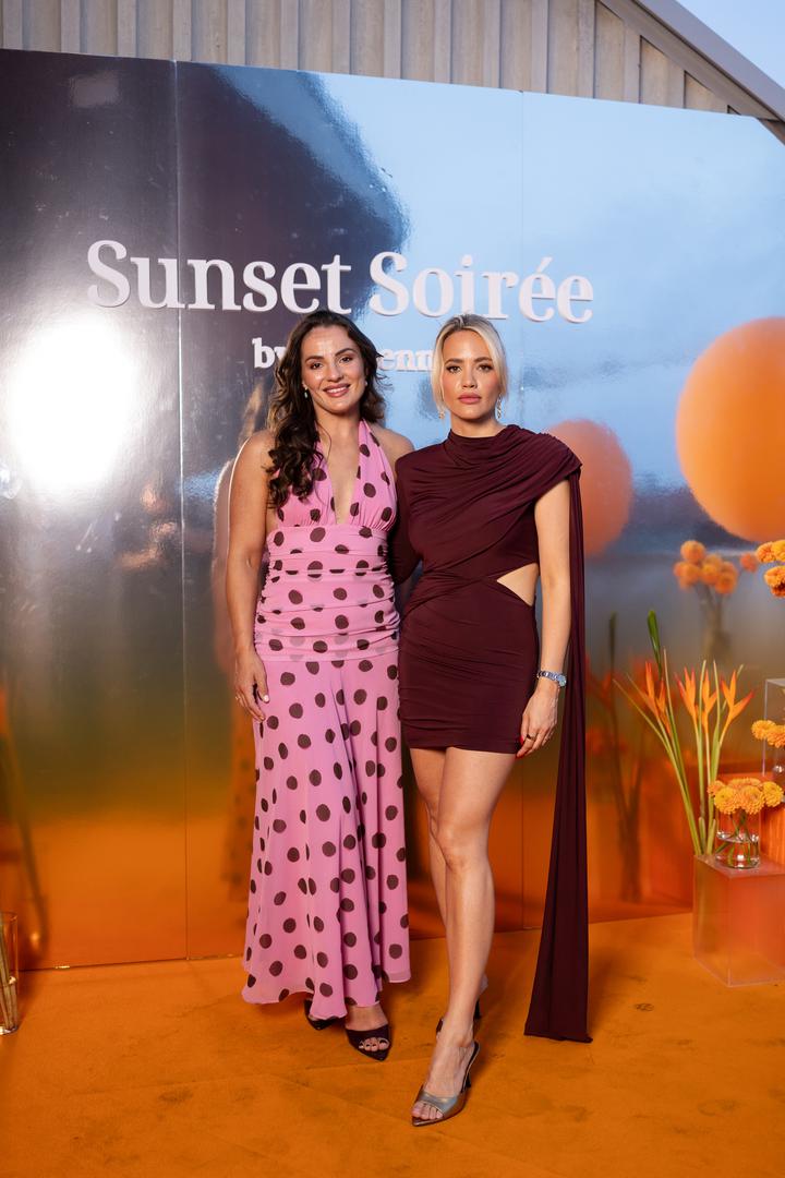 Organizaciju potpisuje kreativna agencija Abrienne, poznata po besprijekornim konceptima i jedinstvenim događajima. Sunset Soirée nije bio samo još jedan društveni događaj, već platforma za razmjenu ideja, povezivanje i stvaranje novih suradnji u opuštenoj i elegantnoj atmosferi zalaska sunca. (Barbara Matić i Meri Goldašić)