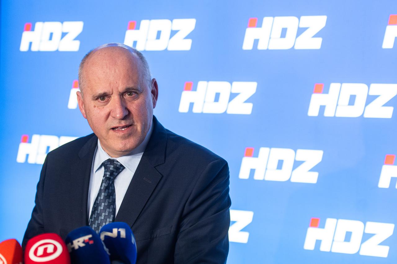 Zagreb: Nakon sjednice šireg Predsjedništva HDZ-a izjavu za medije dao je Branko Bačić