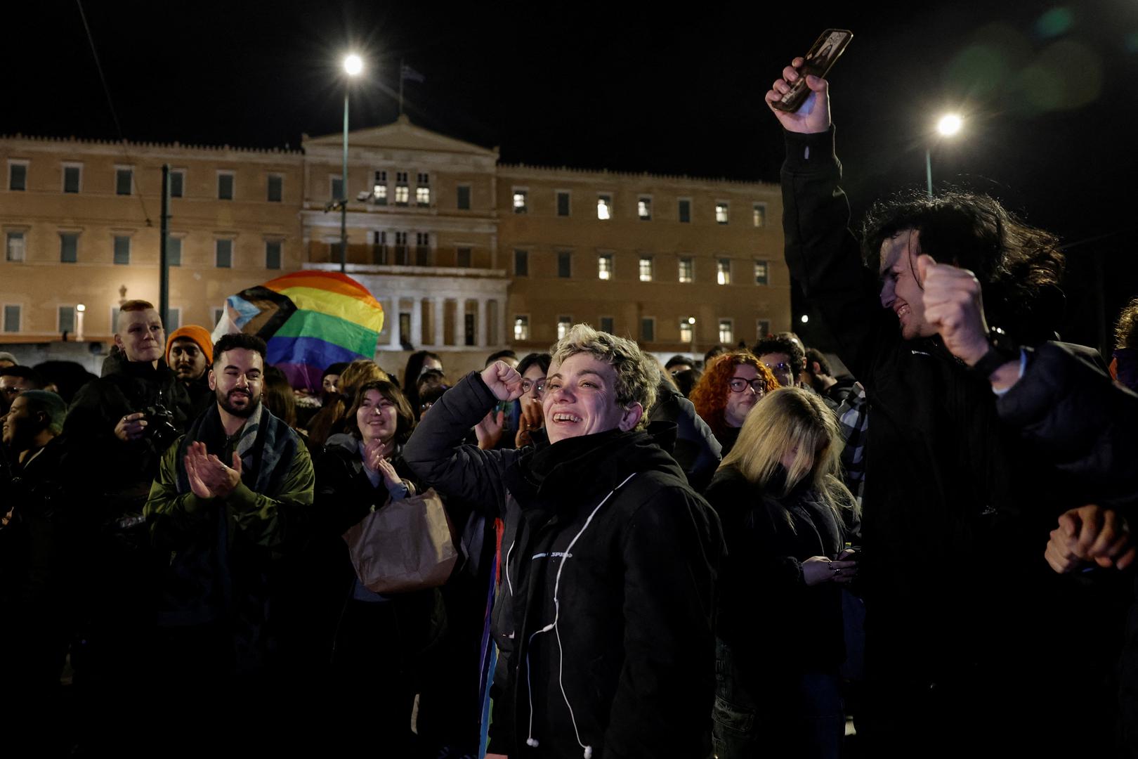 "Ovo je prekretnica za ljudska prava, koja odražava današnju Grčku - progresivnu i demokratsku zemlju, strastveno predanu europskim vrijednostima", dodao je grčki premijer