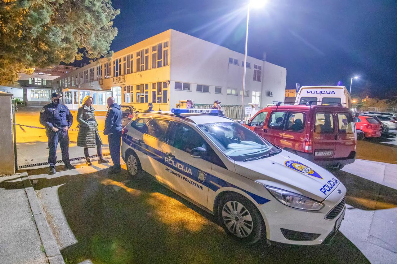 Pula: Požar na krovu Osnovne škole Veruda
