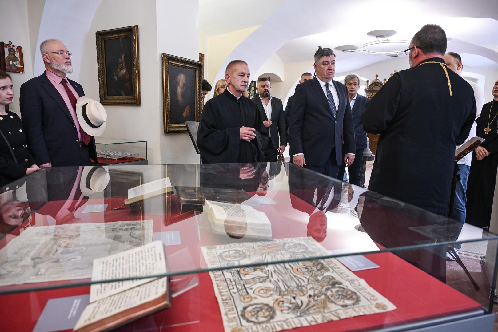 Predstavnici sjemeništa istaknuli su također zidne slike s prikazima u kojima su kršćanski motivi izvedeni na moderniji i za svoje vrijeme revolucionaran način. Predsjednik Milanović je pak spomenuo anegdotu prilikom preuzimanja predsjedničke dužnosti od svoje prethodnice, Kolinde Grabar Kitarović. Riječ je bila o daru - ikoni Bogorodice koju je darovao tadašnji zagrebačko-ljubljanski mitropolit, a danas srpski patrijarh Porfirije.
