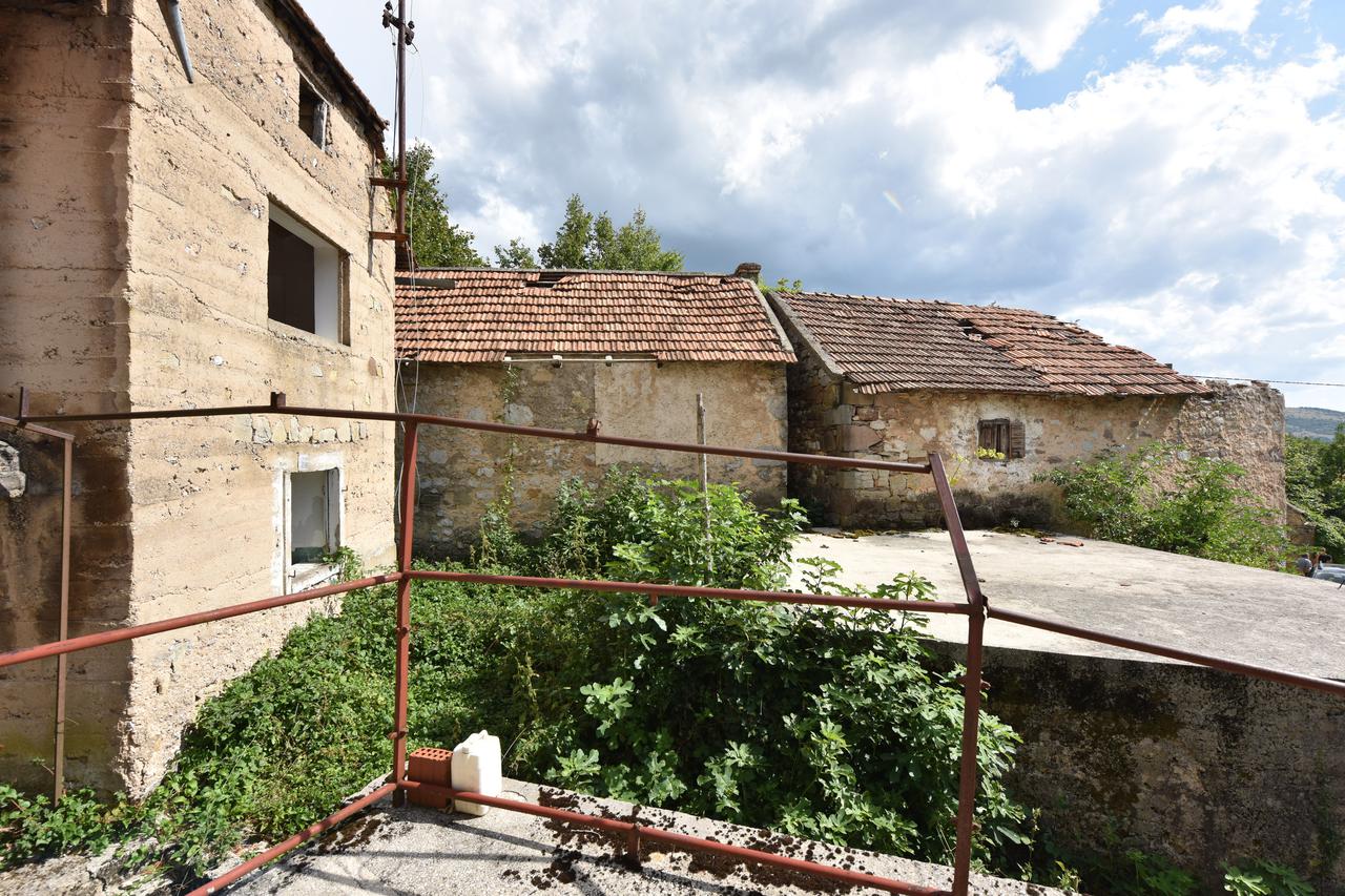 Selo Grubori u kojem su pobijeni civili nakon Vojno-redarstvene akcije Oluja