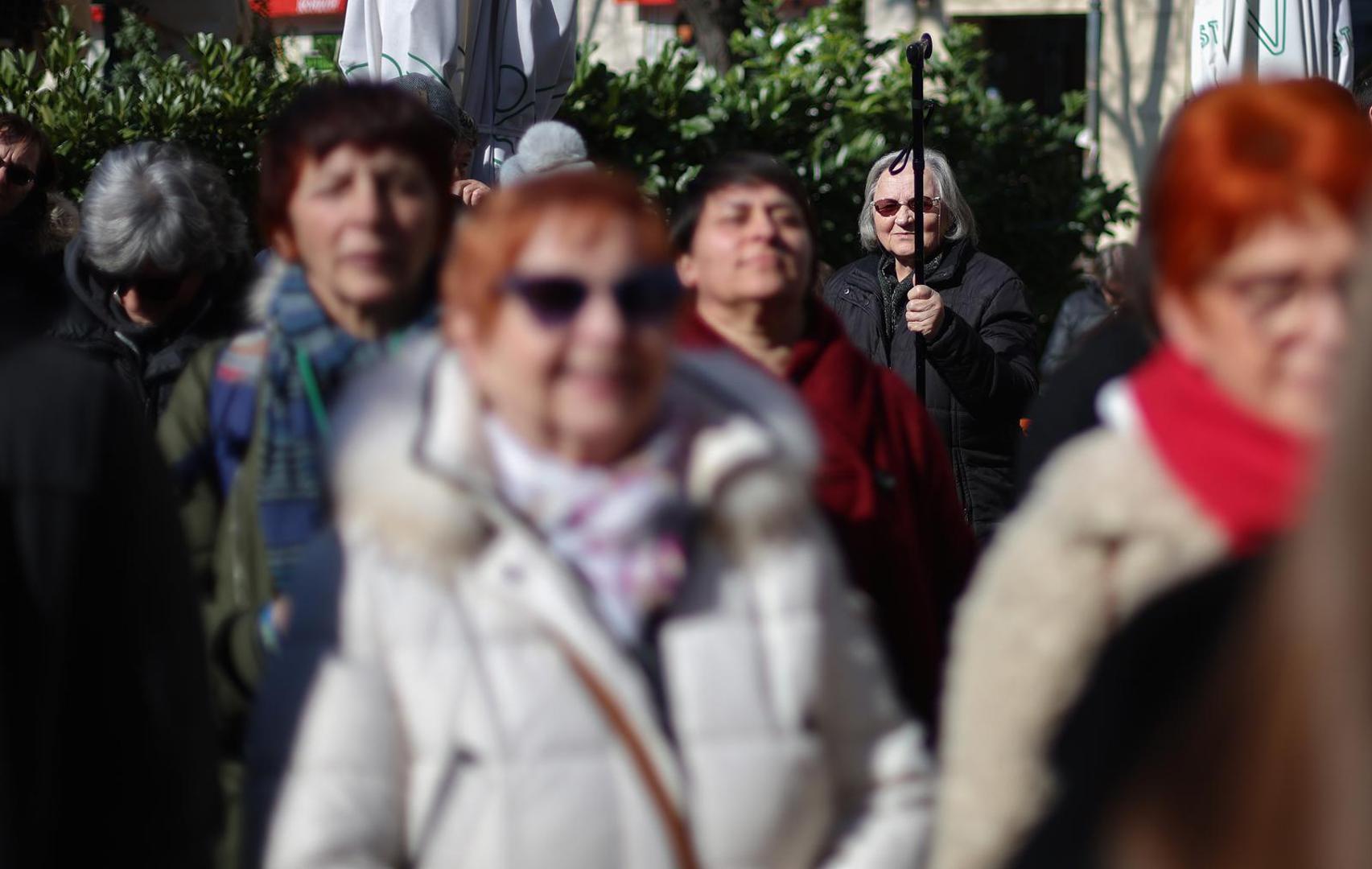 20.02.2025., Zagreb - Ispred HNB-a, Trg hrvatskih velikana 3. Platforma "Halo, inspektore" organizirala je protestno okupljanje, medju ostalim, zbog najave povecanja naknada banaka i cijena teleoperatora. Josip Kelemen pozvao je sugradjane da nakon 5 minuta sutnje svoje nezadovoljstvo izraze glasnim lupanjem i zvizdanjem.  Photo: Sanjin Strukic/PIXSELL