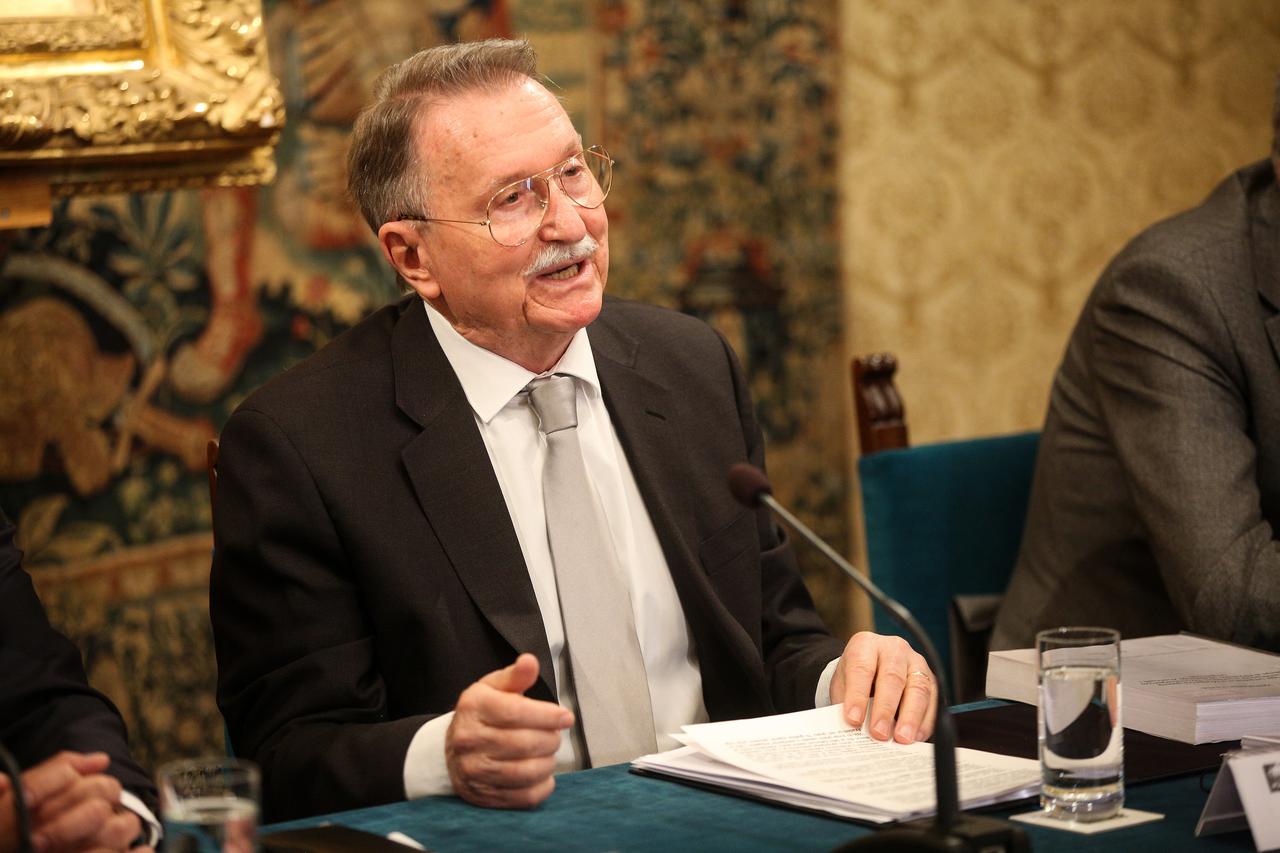 Predsjednik HAZU Velimir Neidhardt