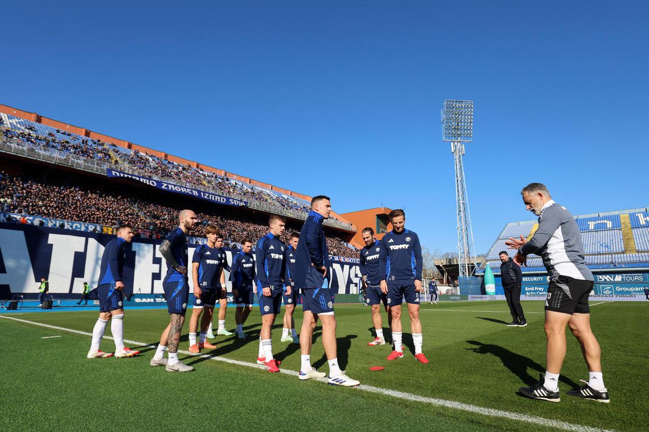 Zagreb: Zagrijavanje igrača prije početka utakmice Dinamo - Hajduk