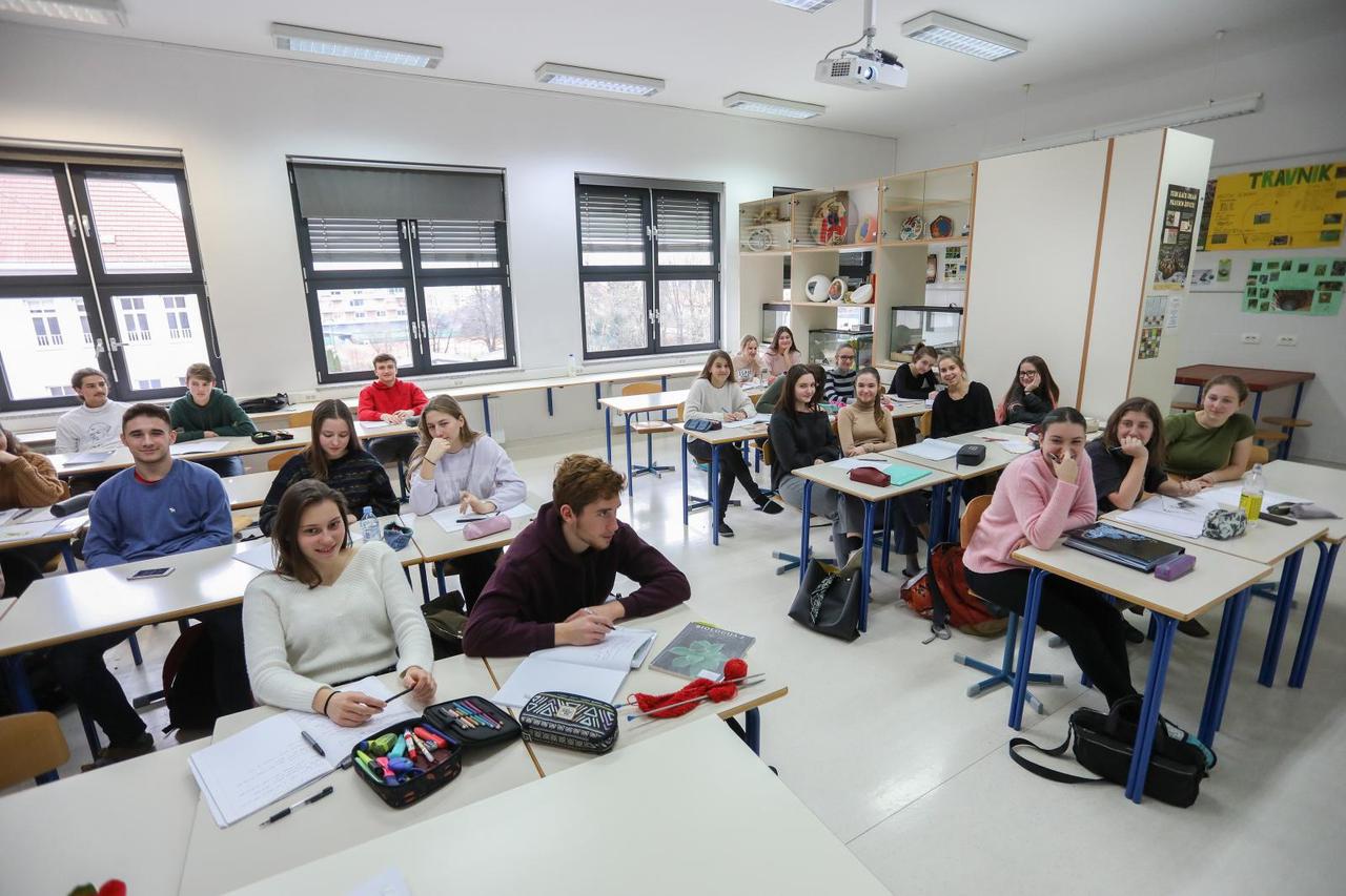 Proveli smo vrlo poučan dan sa srednjoškolcima u ljubljanskoj gimnaziji Vič