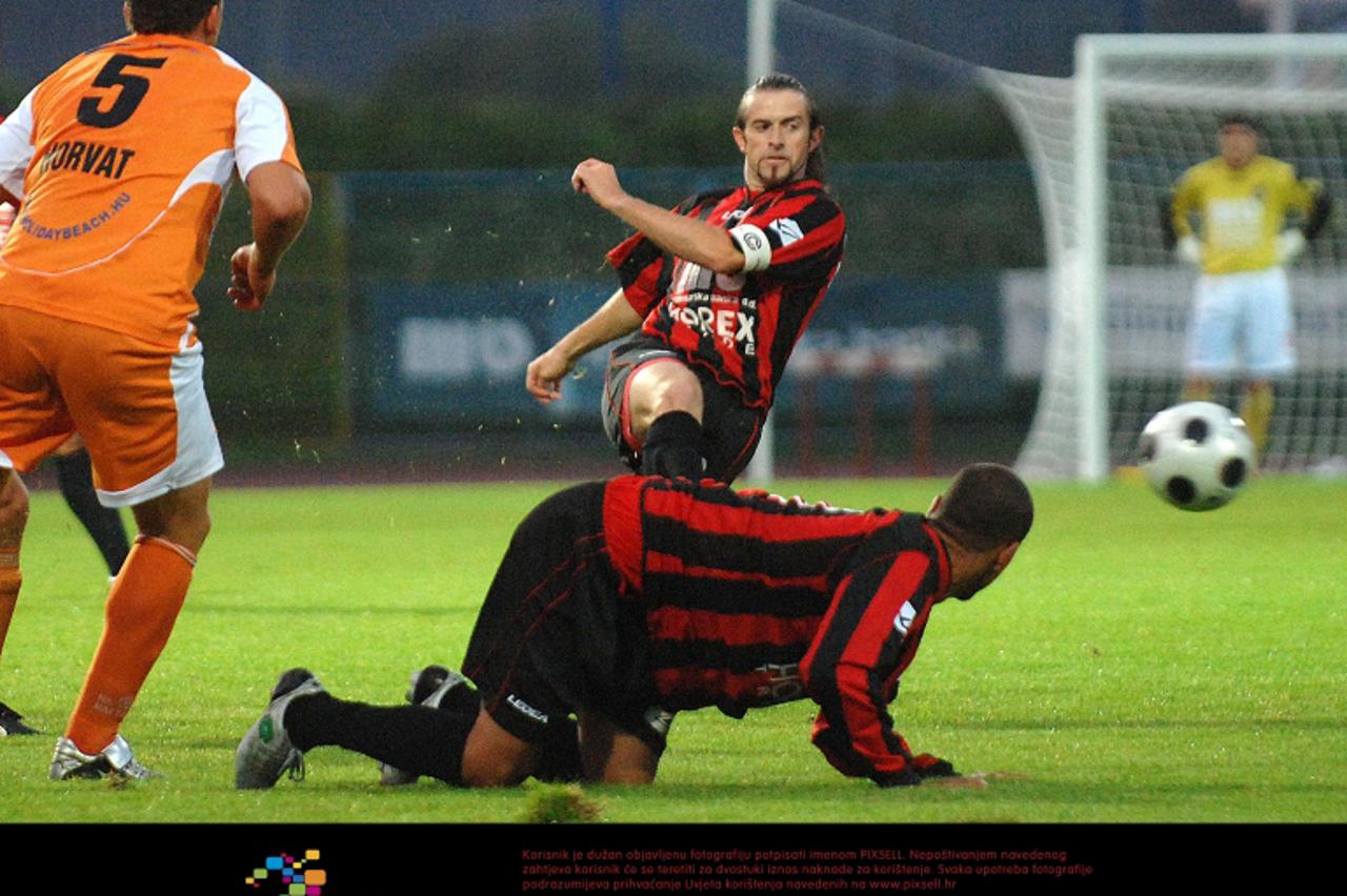 '11.07.2009., Cakovec - Medjunarodni turnir kup grada Cakovca. NK Medjimurje - NK nafta Lendava odigrali utakmicu pod novom rasvjetom. Mario Darmopil, kapetan NK Medjimurja. Photo: Vjeran Zganec-Rogul