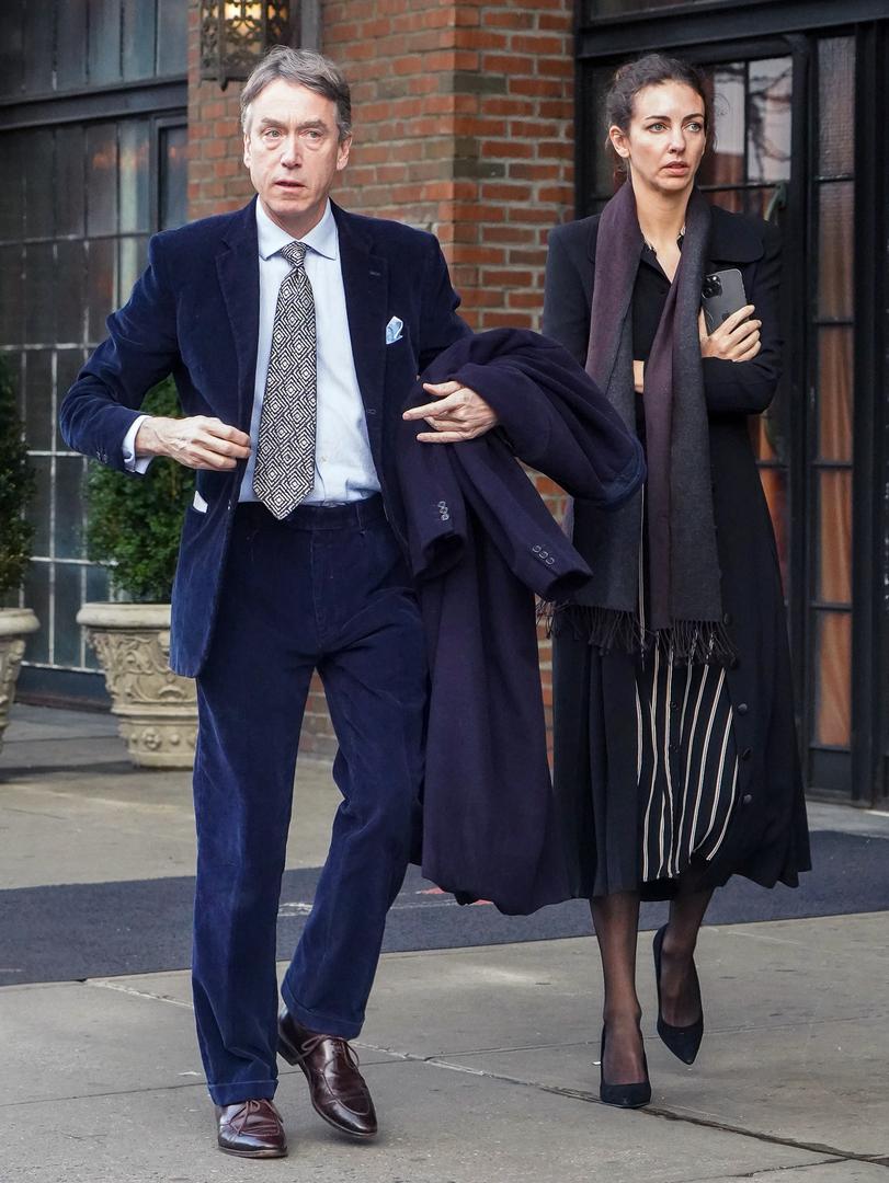 Ipak, došlo je do neočekivanog obrata, baš kao u nekoj meksičkoj sapunici, pa se Kate Middleton zbog pritiska javnosti oglasila i otkrila kako joj je dijagnosticiran rak te se podvrgnula preventivnoj kemoterapiji. Zanimanje za markizu od Cholmondeleya - aristokratkinju Rose Hanbury i nije baš popustilo.