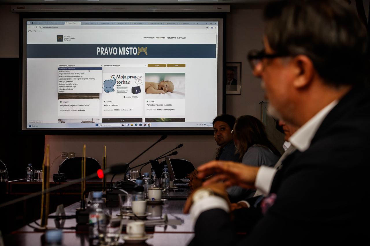 Split:  Župan Blaženko Boban sa svojim timom predstavio je Web Portal “Pravo Misto”
